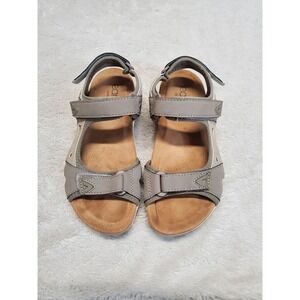 Earth Origins Skylar Greige Tan Strappy Casual Summer Open Toe Sandals 6 Classic